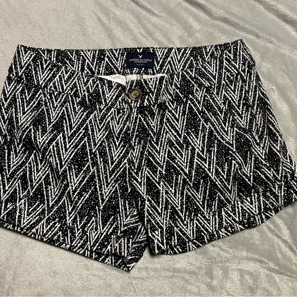 American Eagle Outfitters ~ Shorts ~ Size 6 ~ Women’s ~ Shorts ~ Black & White - Picture 3 of 16